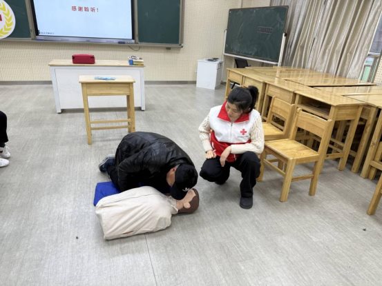 南京晓庄学院实验小学开展红十字（CPR+AED）救护员培训活动4