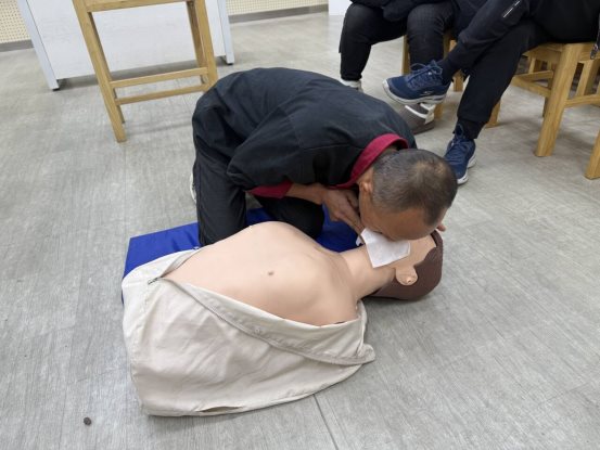 南京晓庄学院实验小学开展红十字（CPR+AED）救护员培训活动5